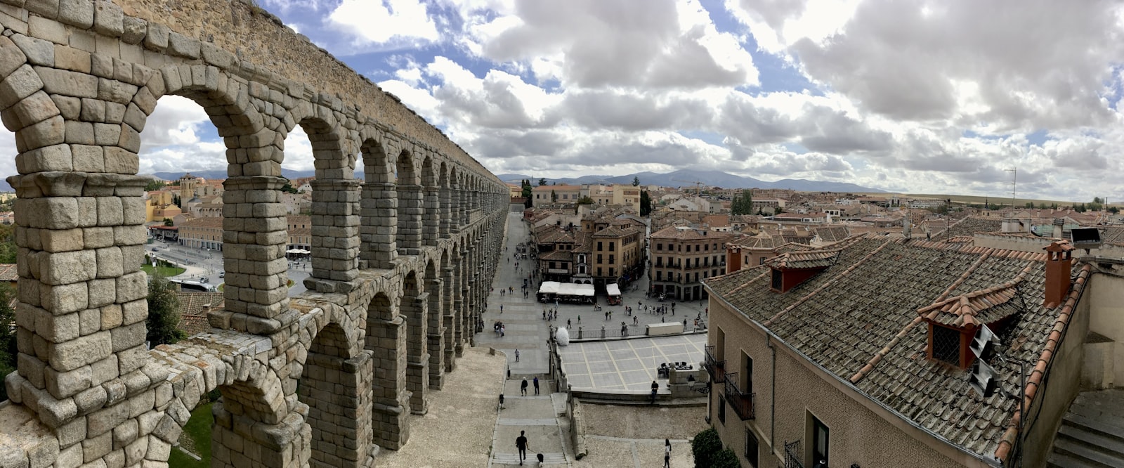 Segovia aqueduct over Plaza del Azoguejo
