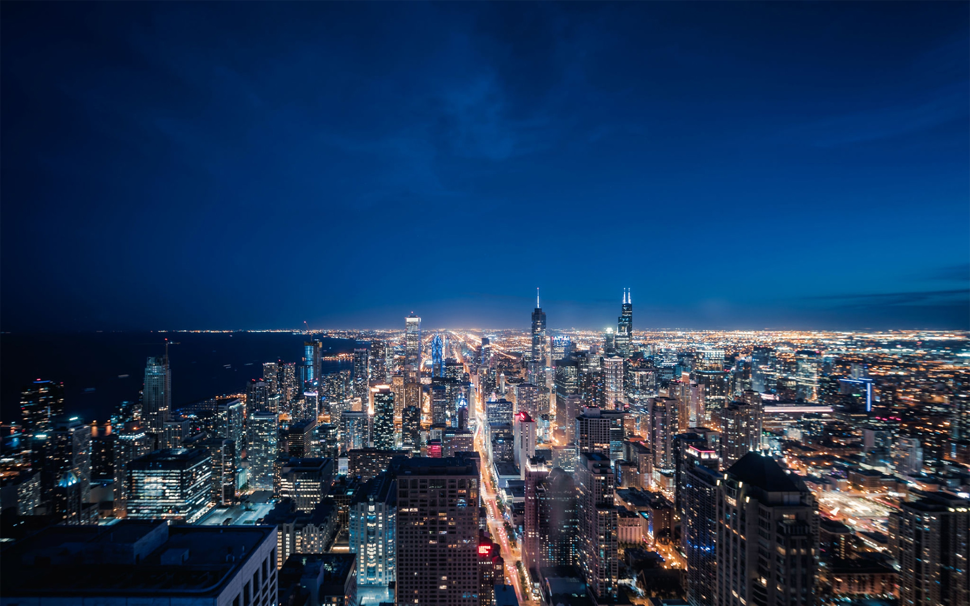 https://madridexpats.com/wp-content/uploads/2021/01/1160442138-Aerial-View-of-Chicago-cityscape-skyline-at-Night.jpg